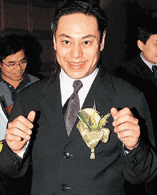 他是香港最浪漫的富豪,他与袁咏仪有染,因心脏病去世,享年47岁_罗兆辉