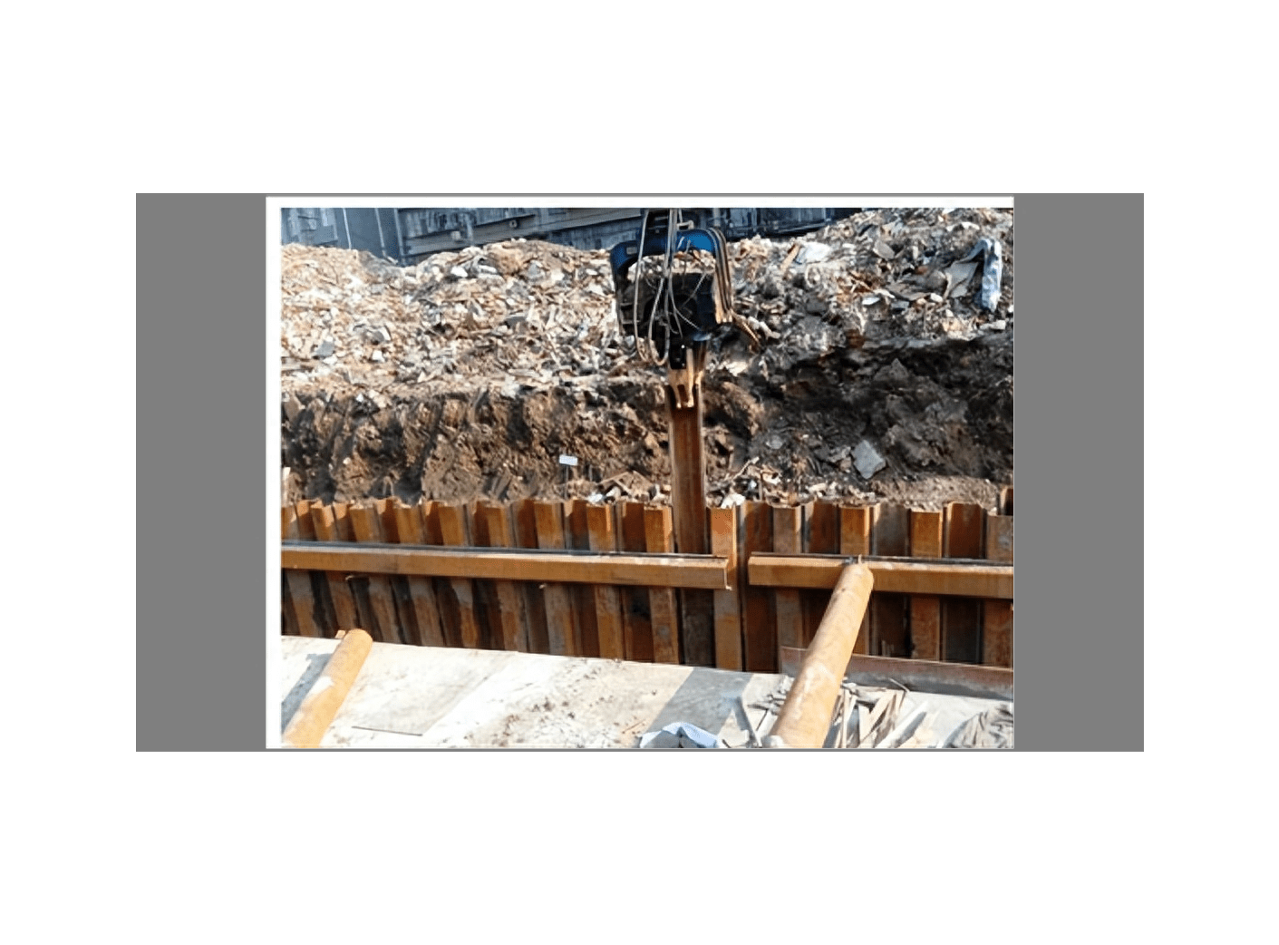 (3)水平受荷桩:港口工程的板桩,基坑的支护桩等,都是主要承受水平荷载