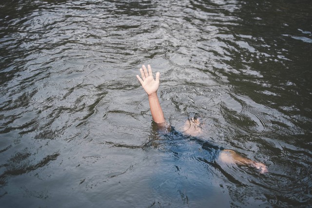 广东湛江4名男孩池塘溺亡其中3名是亲兄弟,孩子假日安全弦松不得