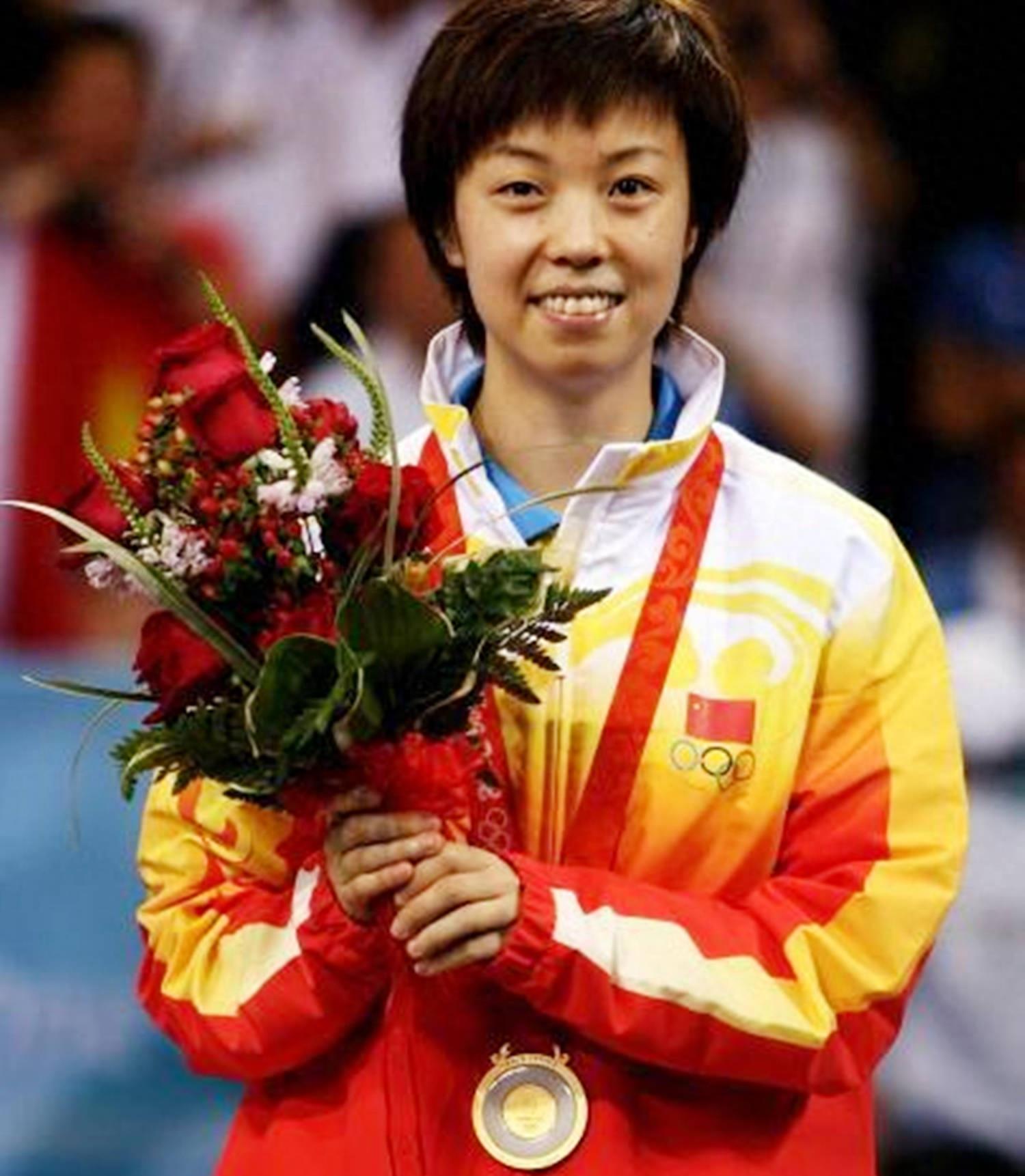 在国家队期间,张怡宁克服重重困难,最终成长为中国乒乓球的领军人物