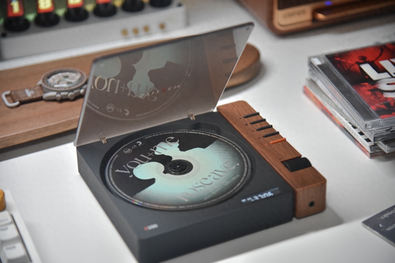 更纯粹的音乐方式,复古兼有质感,赛塔林cd播放机r300体验_小伙伴_碟片