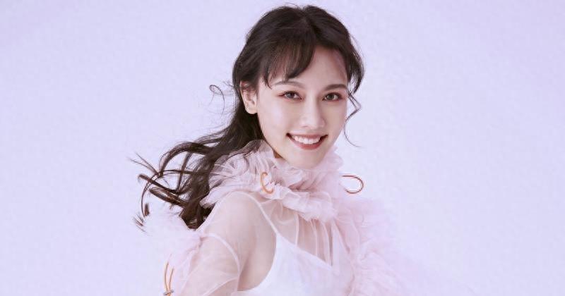 2013年,孙骁骁开始与演员王阳明有染,但当时王阳明已经与女演员李娜