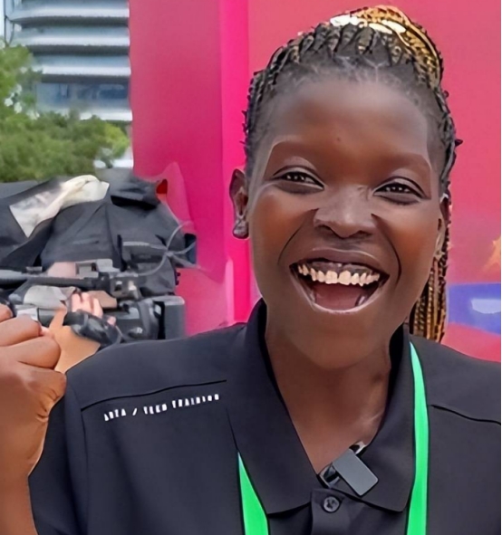 根本不是真心想要将父母接回中国,所以大家就都认为rose是在欺骗大家