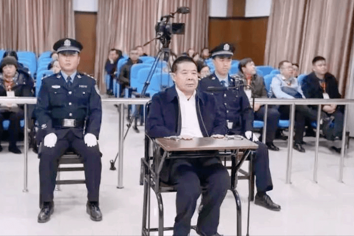 59岁四级调研员还有半年退休，被判刑十年出来后还有养老金吗？