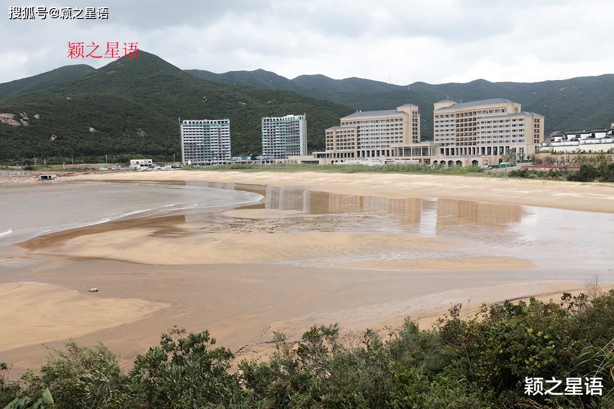南边的白沙湾村前的白沙湾沙滩,风光独好,很少人来游玩.