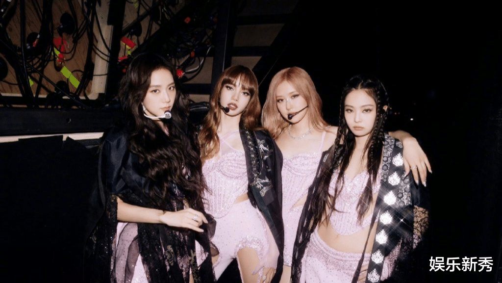 lisa晒出与blackpink队友的背影照,感谢粉丝们的支持,展现全球女团的