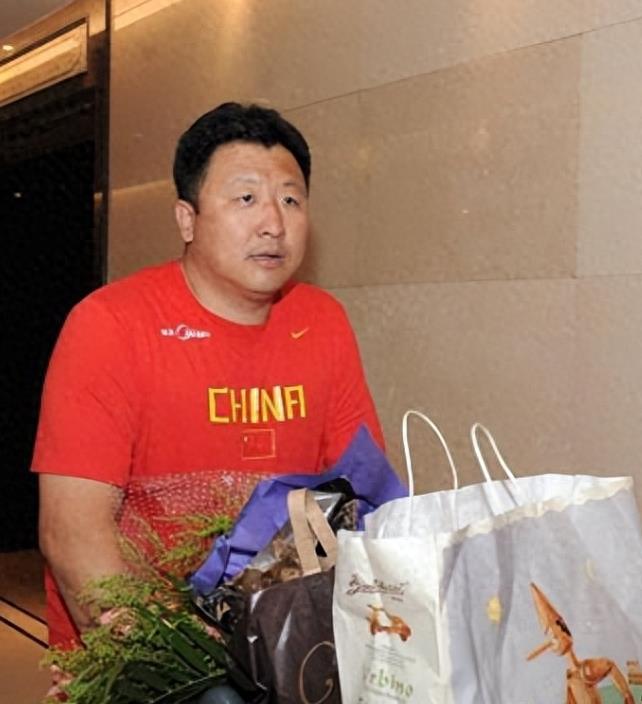 无论出于什么目的,教练都不应该损害运动员的利益,作为教练,金炜应该