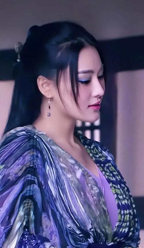 有人又纯又欲,有人卖弄刻意,新版全靠衬托_康敏本_时尚_钟丽缇