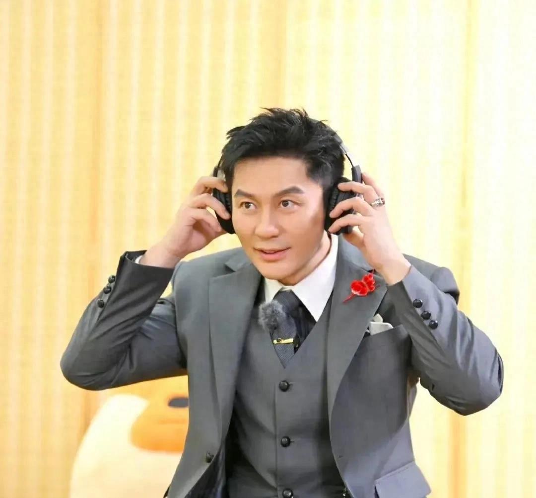 也不看看人家闫妮的名气有多大,李晨又有几部作品?