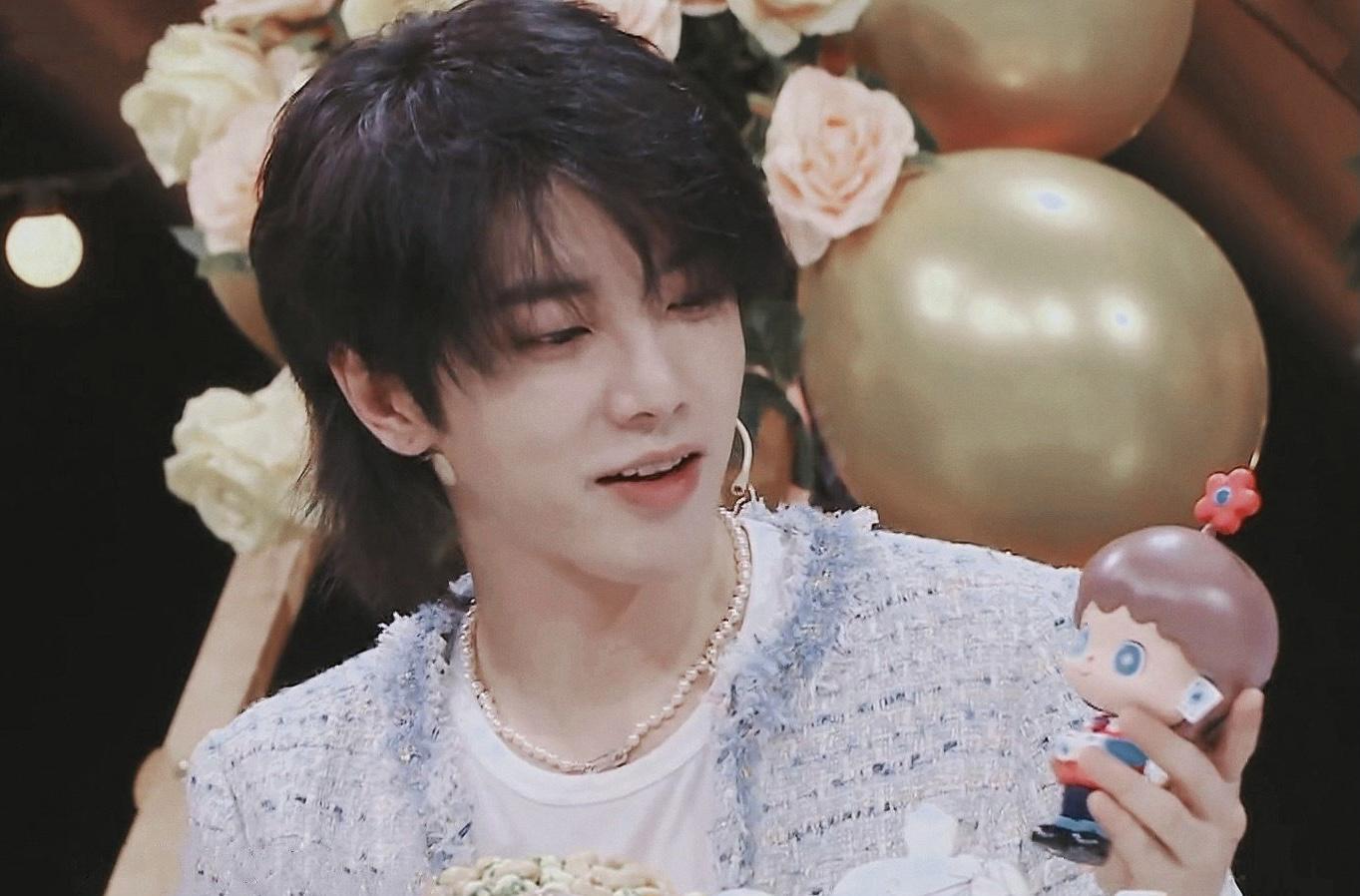华晨宇提到自己在ktv会点tfboys的歌,宋亚轩的反应太搞笑_歌曲_节目组