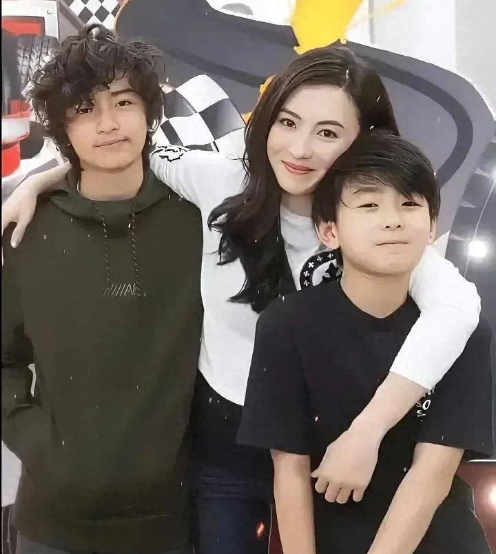 16岁的谢振轩:我不想再成为单亲家庭的孩子了,希望爸妈复合_谢霆锋