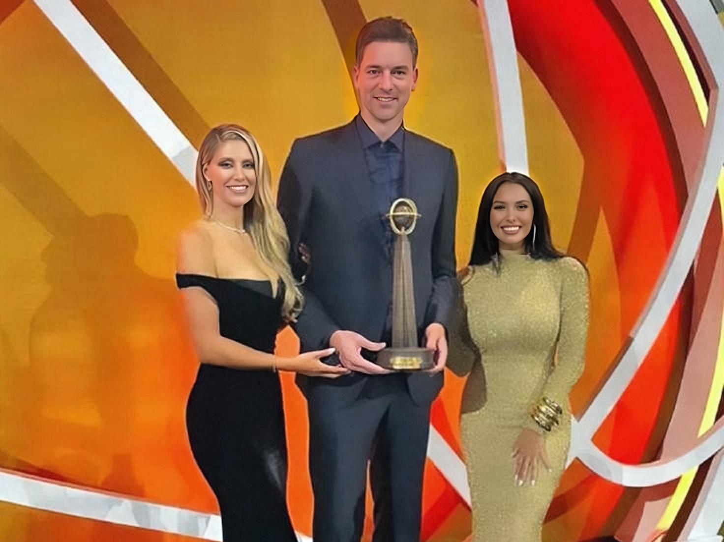 瓦妮莎现身颁奖现场,祝贺科比好友加索尔进名人堂,二人疑似交往_友情