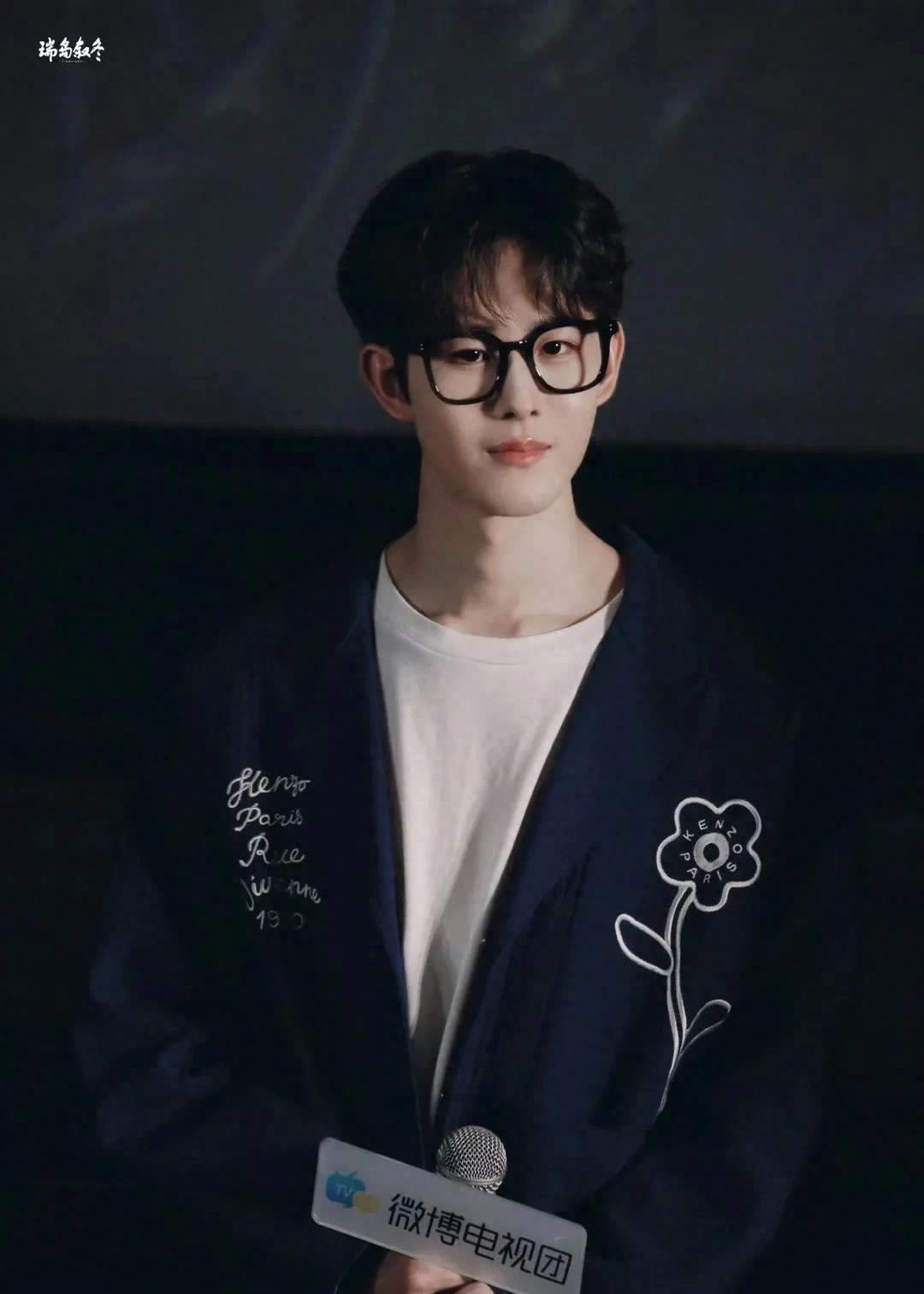 21娱乐瓜:龚俊任嘉伦檀健次赵露思吴磊关晓彤金晨文咏珊田嘉瑞_活动