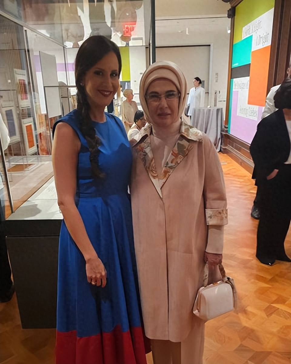 武契奇娇妻也跟着去美国了!