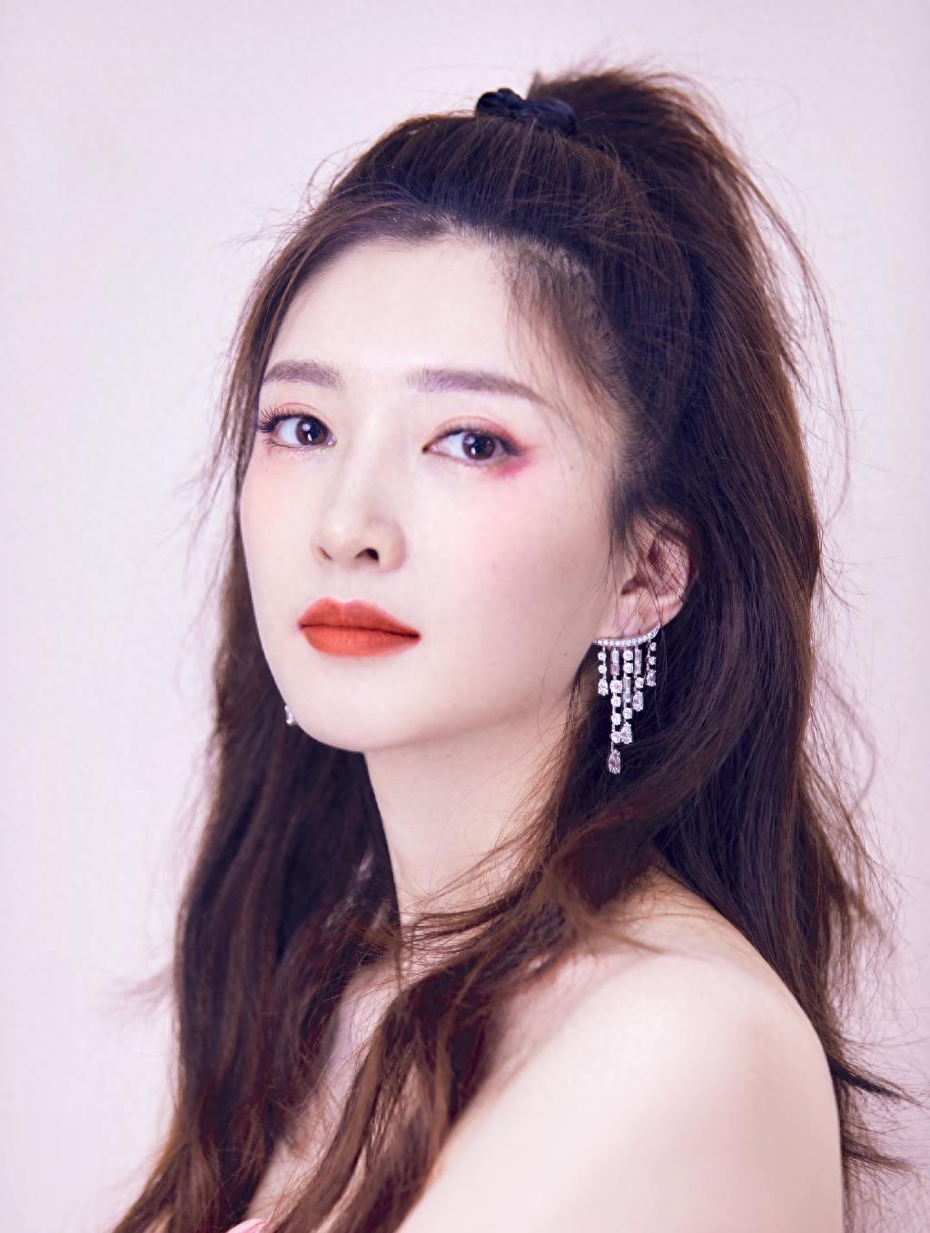 江疏影照片暴露事业线!