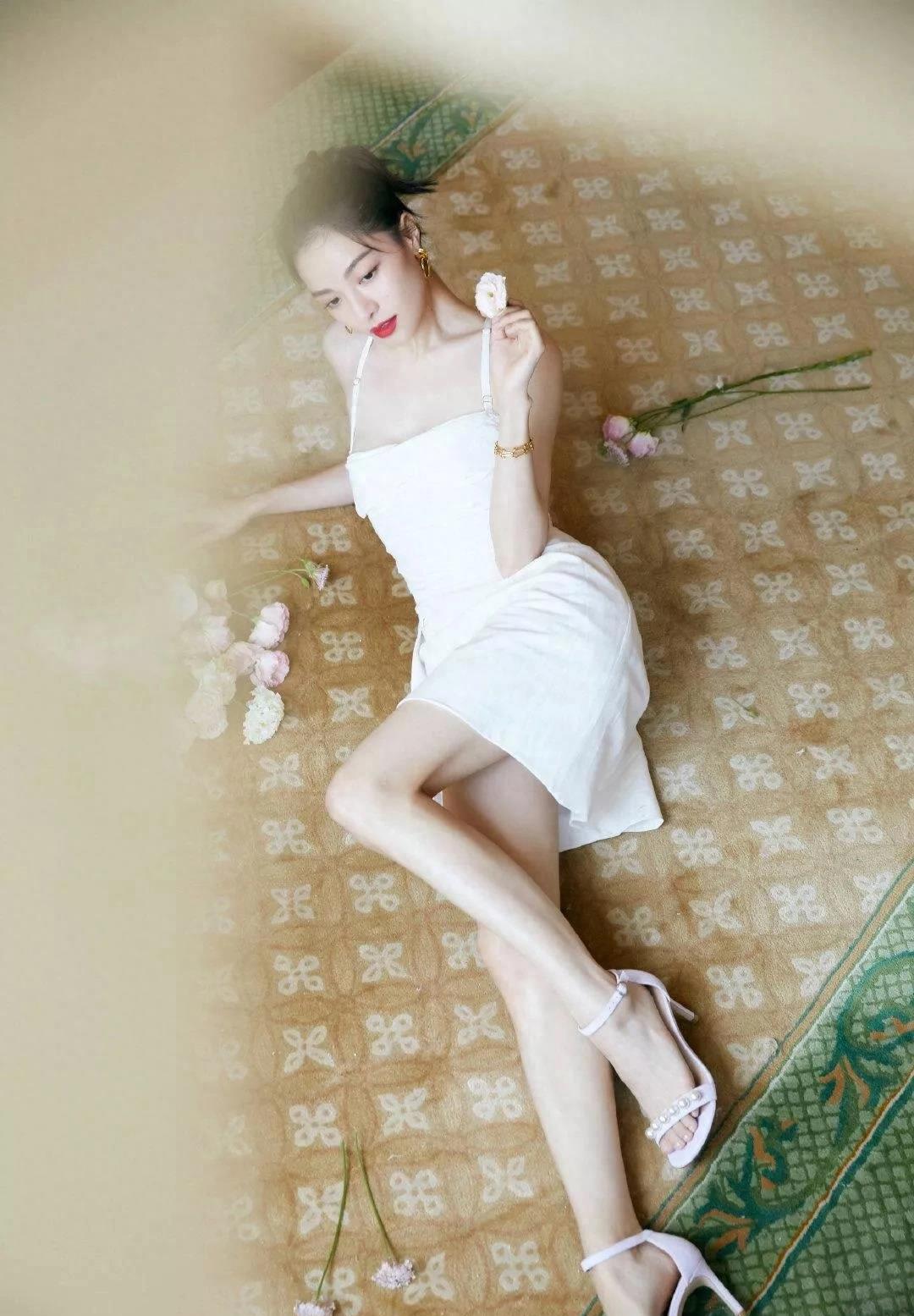 明星|钟楚曦|玉足腿好_双腿_才华为_艺术品