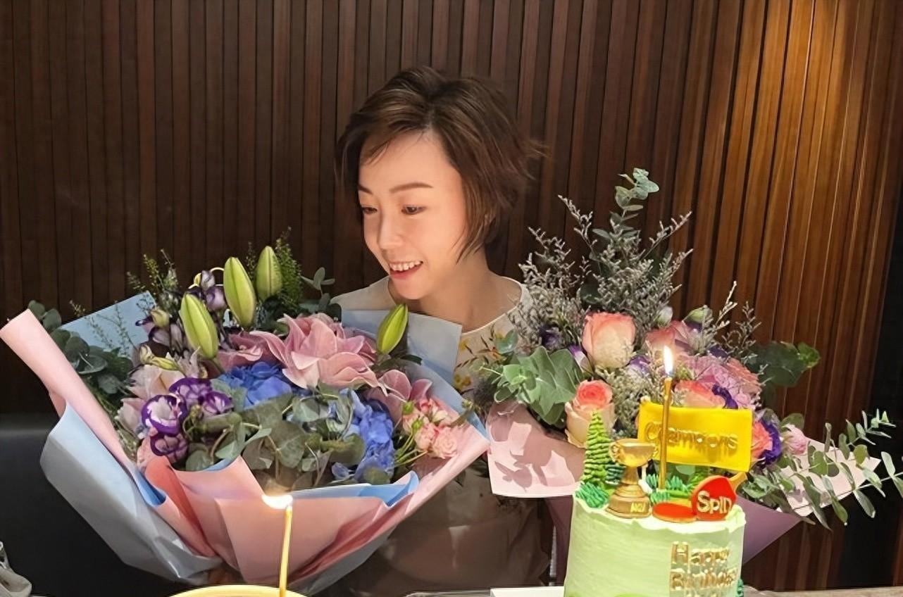 张怡宁穿着朴素现身豪门晚宴,嫁61岁富豪定居香港,如今儿女双全_乒乓