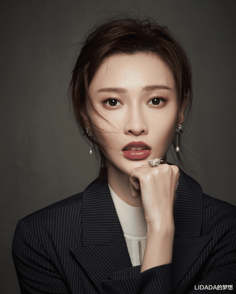 金泽灏白柳汐都未曾公开过两人是如何相识相恋的,不过他们对表演的