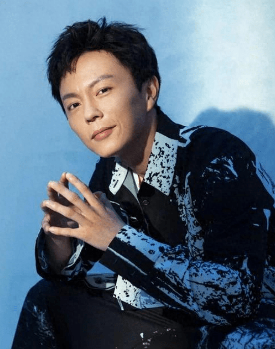 李连杰认他为干儿子,曾被视为李小龙传人,却因周润发退圈_谢苗_武术