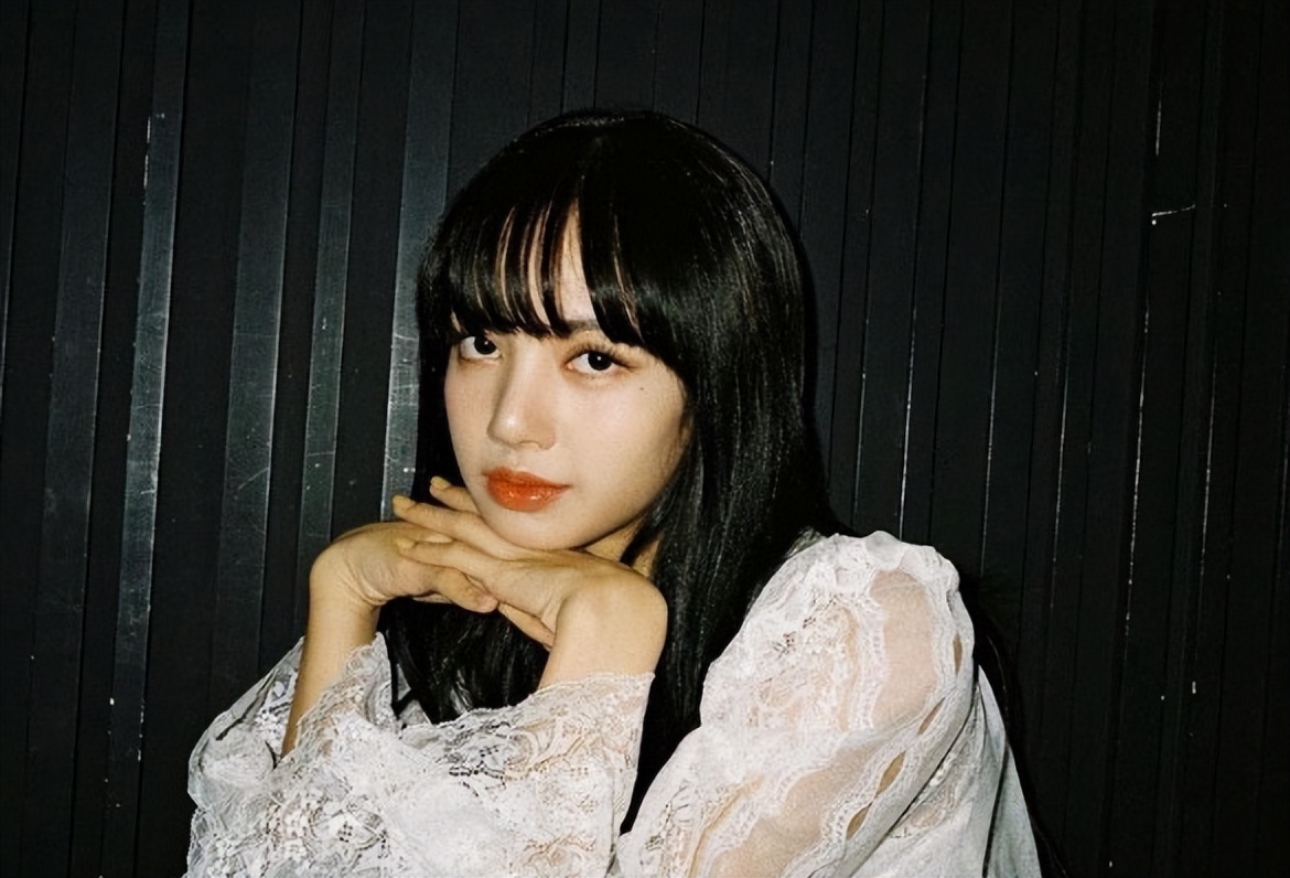 Lisa疑首度回应疯马秀,态度嚣张疑暗讽网友穷,现场照上下几乎全裸_手机搜狐网