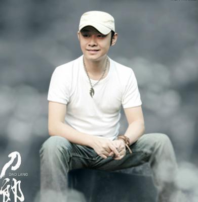 相信大家都发现了,刀郎不管是参加活动还是演唱会,他都是戴着帽子,这