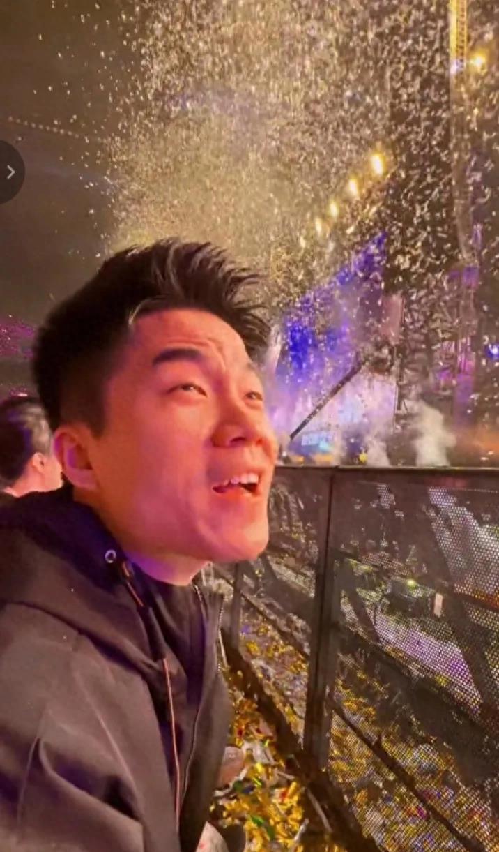 朋友们在周杰伦太原演唱会,有缘遇见圆梦青春的董宇辉_知识_明亮_人生