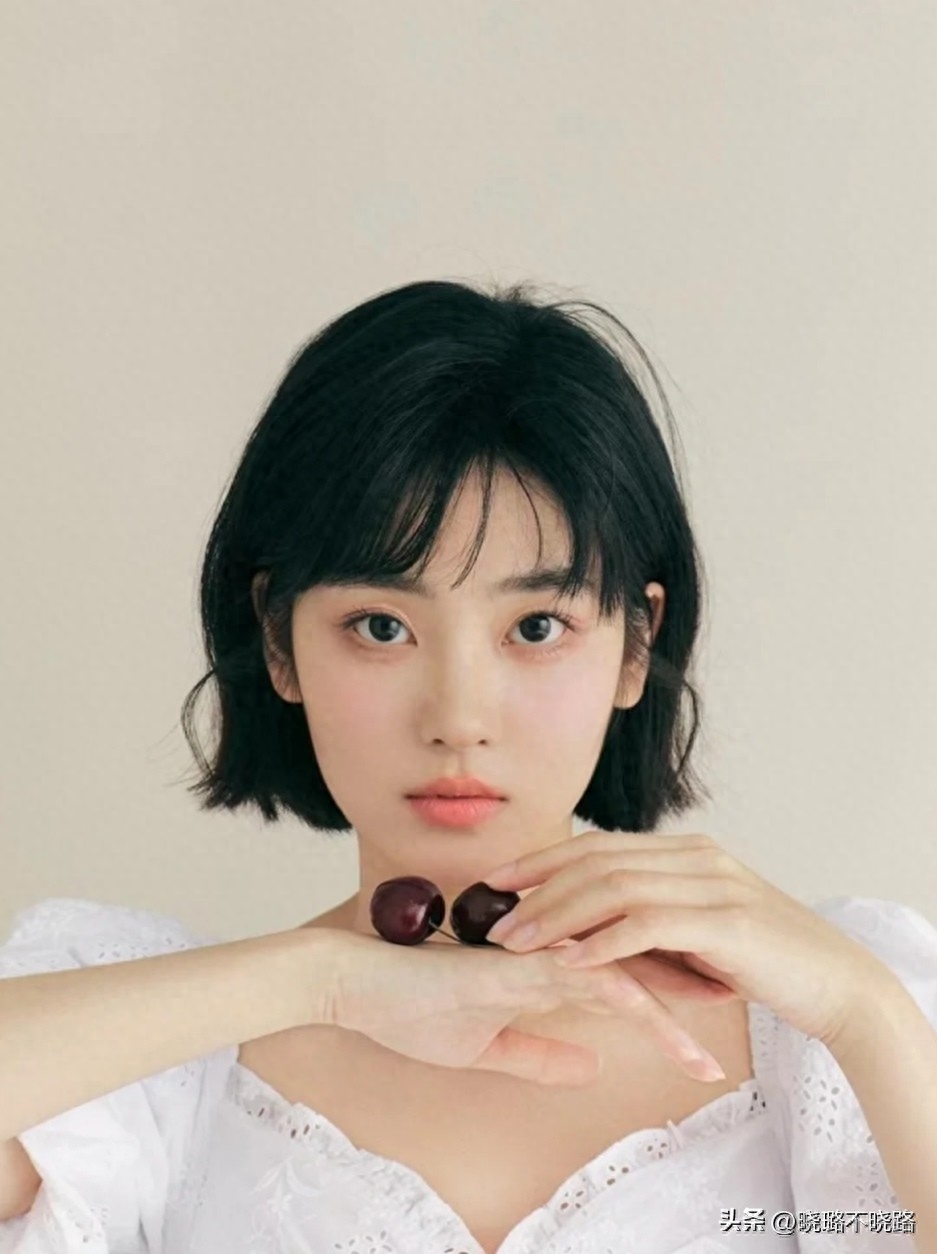 试试这款"酒窝发",洋气减龄_视觉_发型_气质