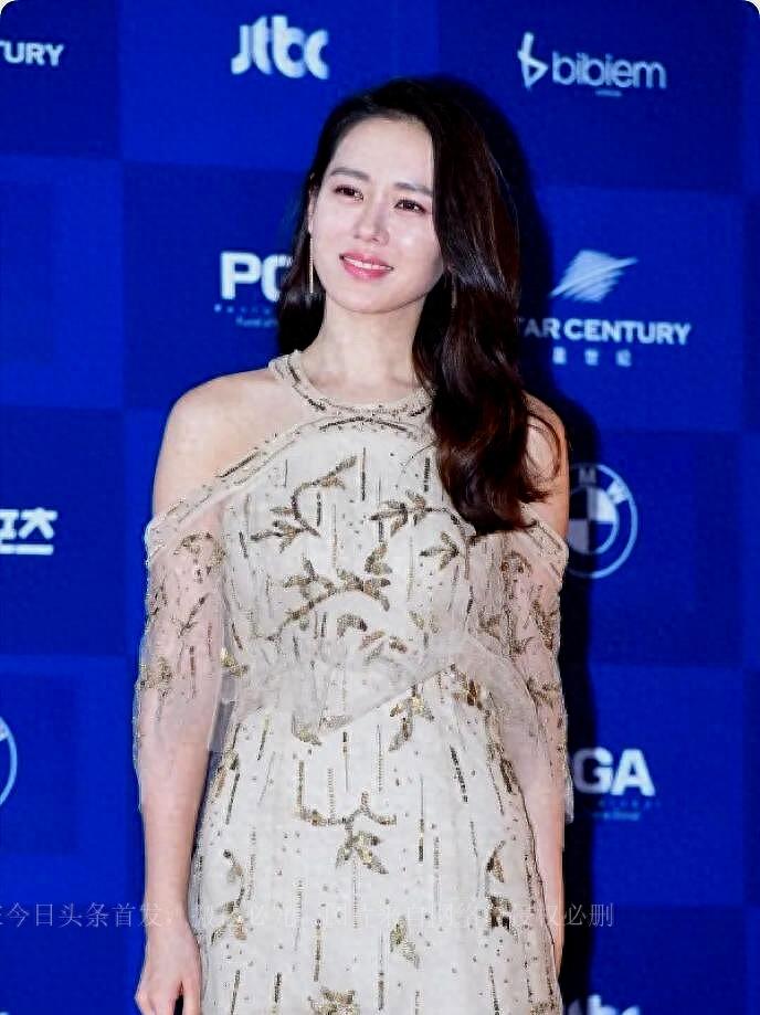 41岁孙艺珍撞衫35岁刘亦菲?