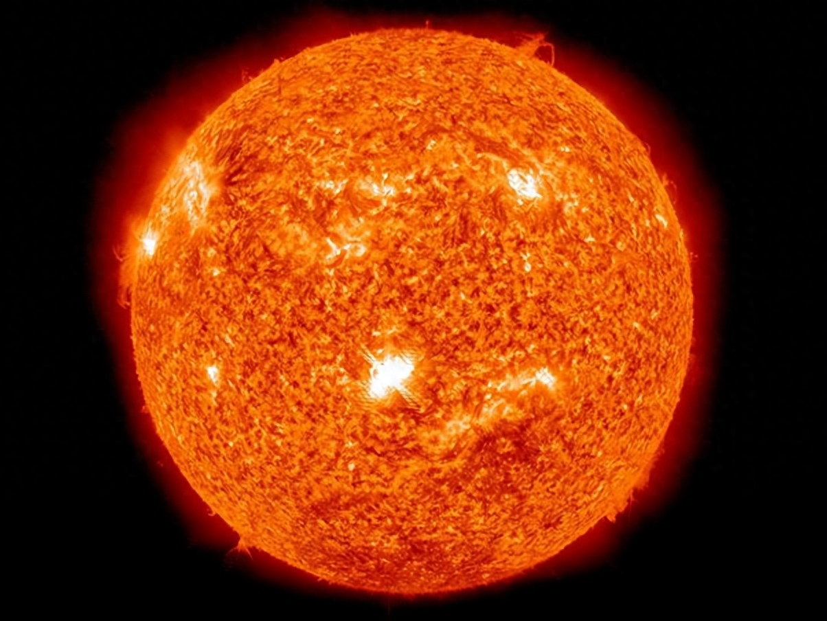原创如果我们用太阳那么大的桶把水浇在太阳上太阳会熄灭吗