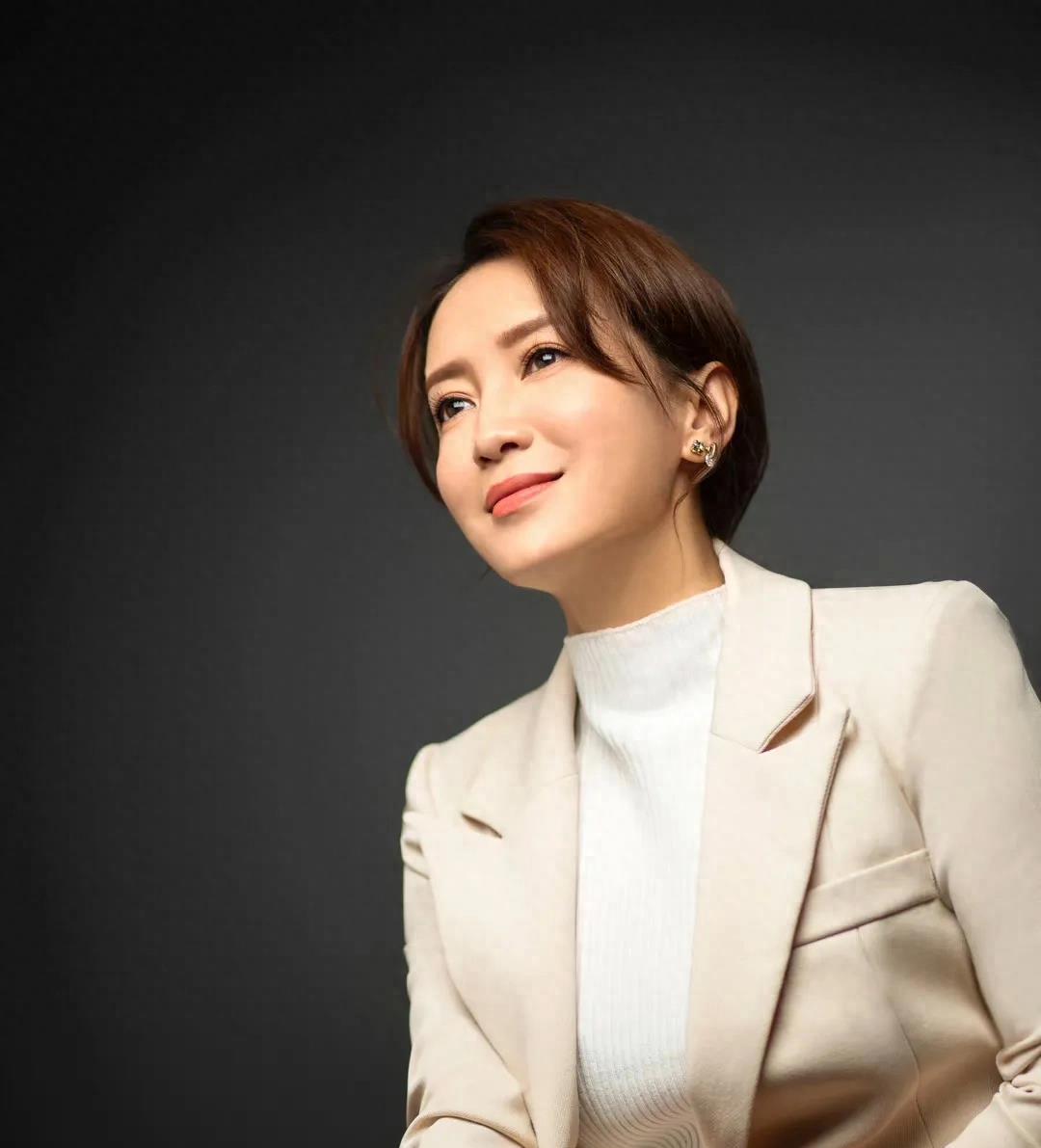 胡小庭:长相漂亮演技好,嫁初恋男子,幸福美满_角色_电话_妈妈