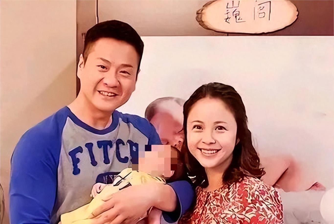 一家三口过着幸福的生活,杨若兮也退出了圈子,消失在人们的视线中