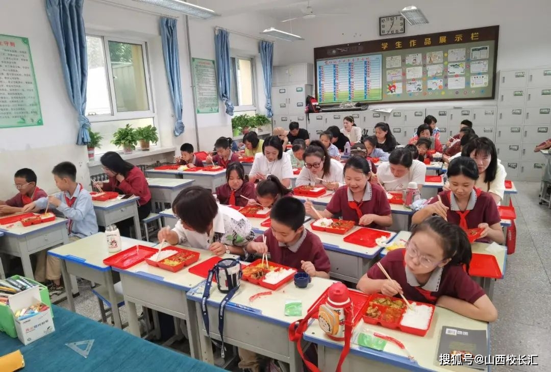 临汾市第二小学积极稳步推进"放心午餐"工程_家长_活动_供餐