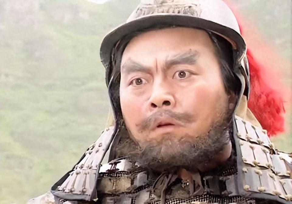 身材魁梧是张飞的特点,其次,要想辨别剧中哪个是张飞,看谁的胡子最"