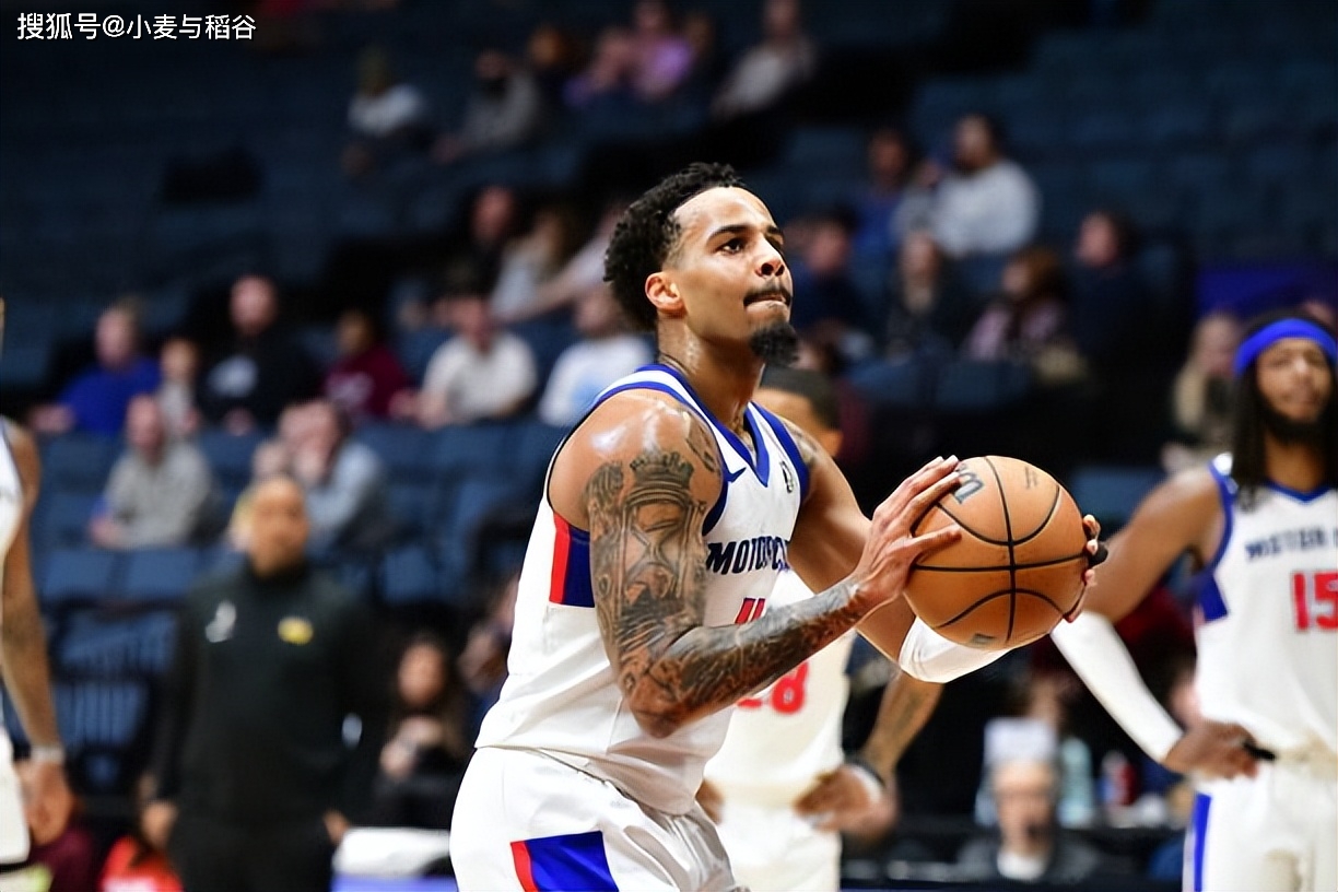 爱德华兹吃出生于1999年3月,现年24岁,身高193cm,体重93kg,是去年nba