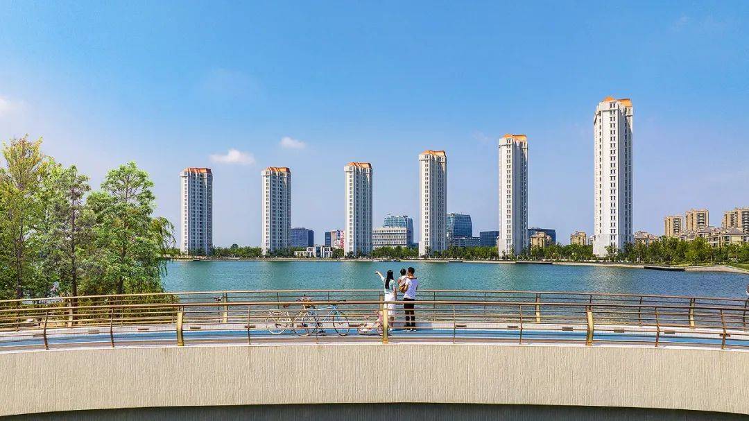 兰香湖实景图周末的兰香湖,人们携家带口来野餐,露