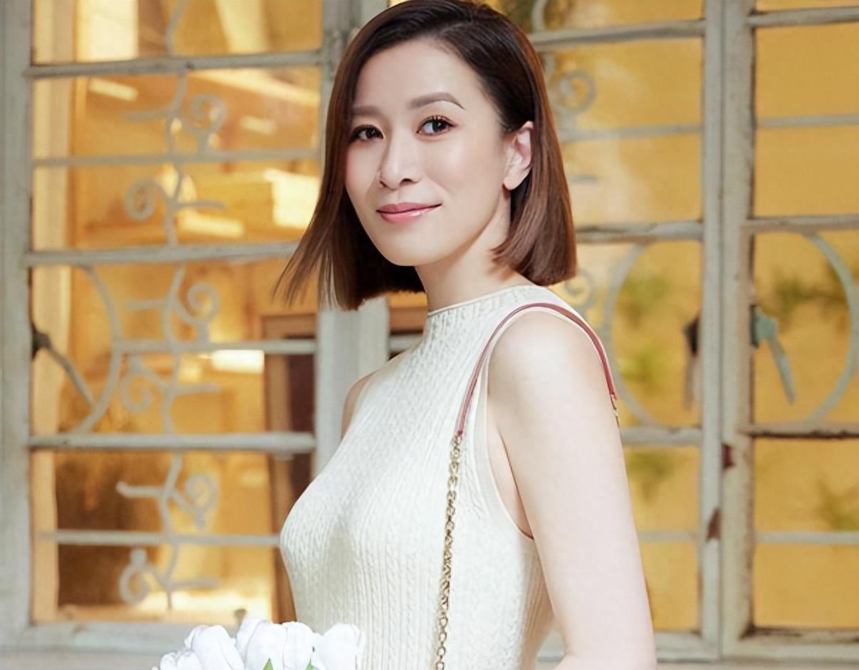 佘诗曼好的不仅仅是演技,还有不一样的穿搭水准