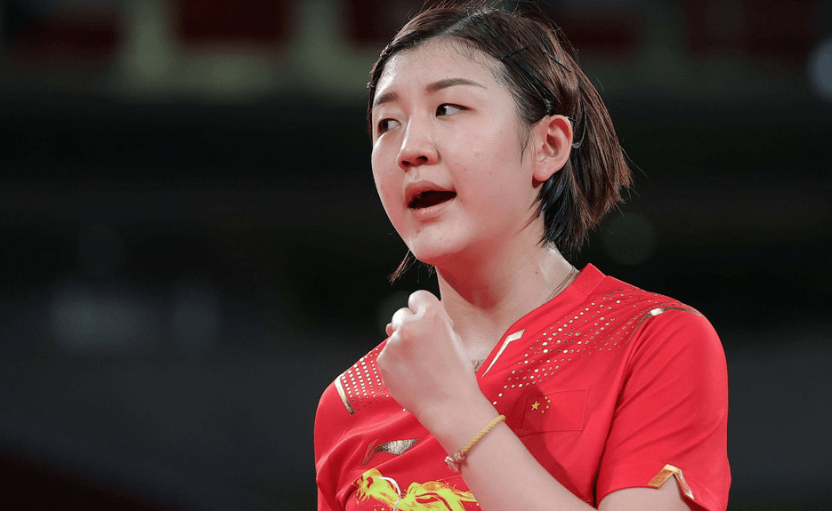 中国女乒夺冠后陈梦激动发言,教练上前忙捂话筒,背后原因揭秘_比赛