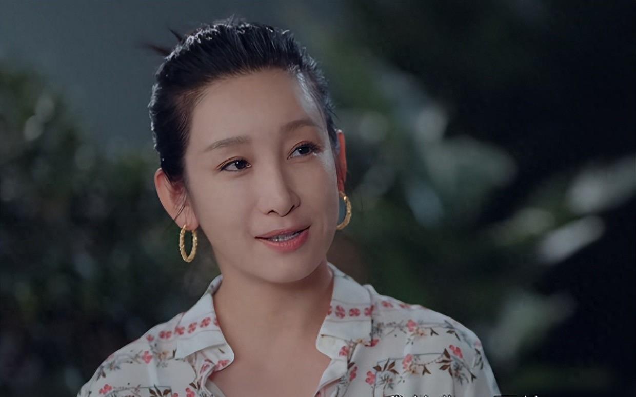 满脸褶子,玩老妇撒娇,观众看了直摇头_弟弟_演技_秦海璐