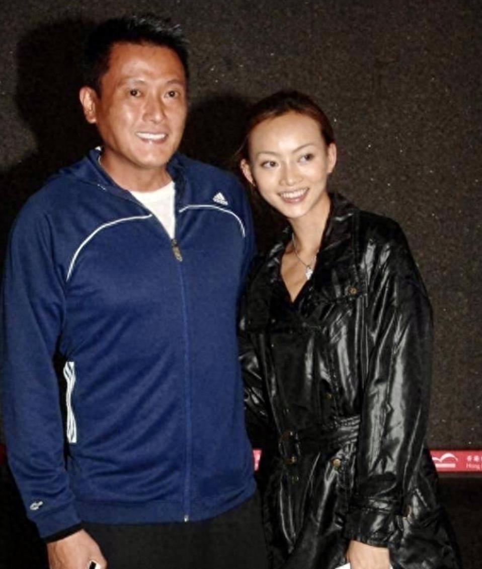 2007年,滕丽名承认她和魏骏杰已经分手,没有说明分手的原因,但是否认