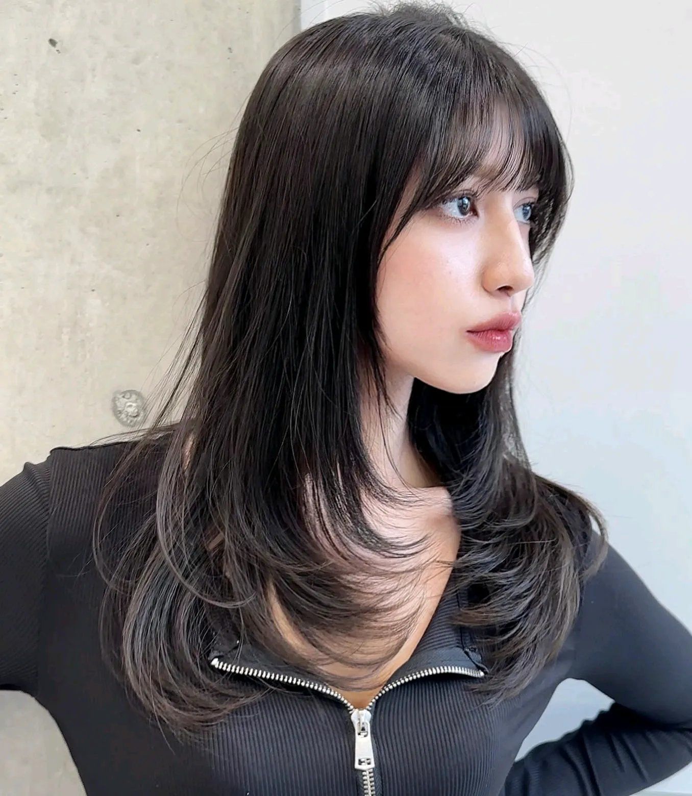 这种发型尤其适合长脸和鹅蛋脸的女性能很好地展现出女性的气质与