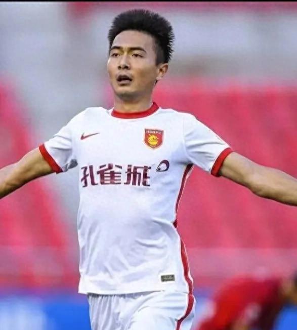 国足亚运队名将谱之张威_华夏幸福_锋线_赛季