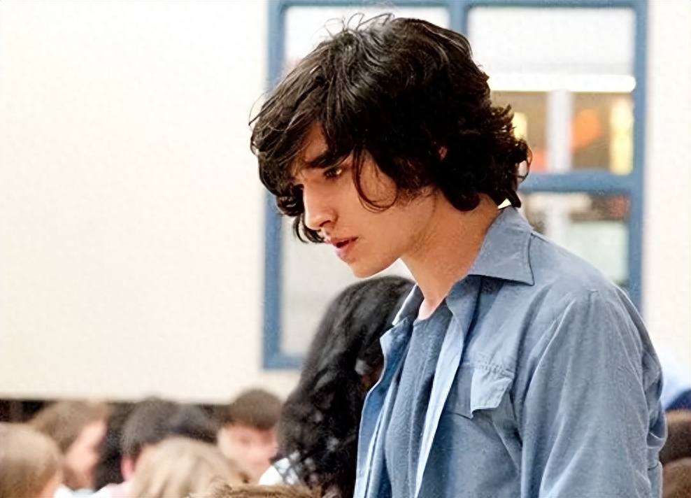 《壁花少年》中的社交焦虑和自我发现