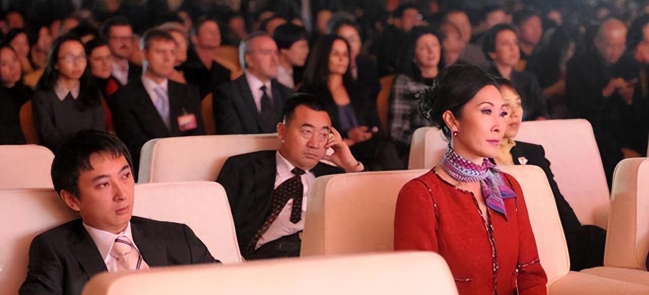 只谈恋爱不结婚,被低估的王思聪,"风流"只是他的表象_王健林_林宁