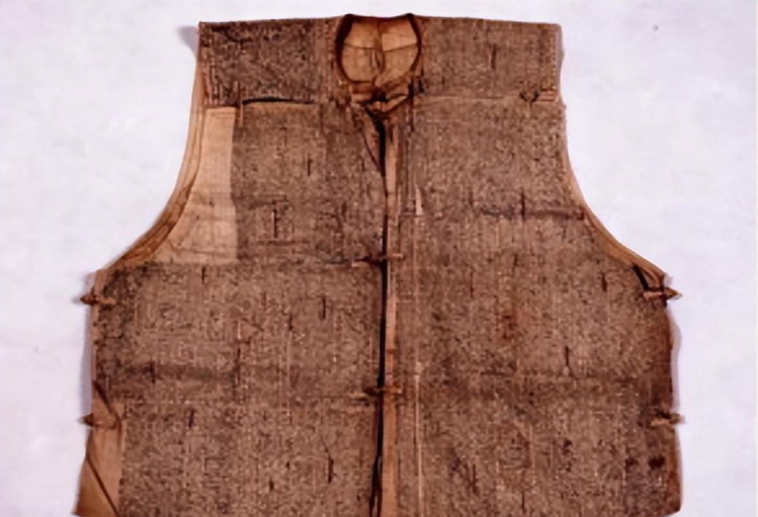 葛,一般称为葛藤,它的根茎部含有淀粉,人们在煮食其根茎的时候发现,葛