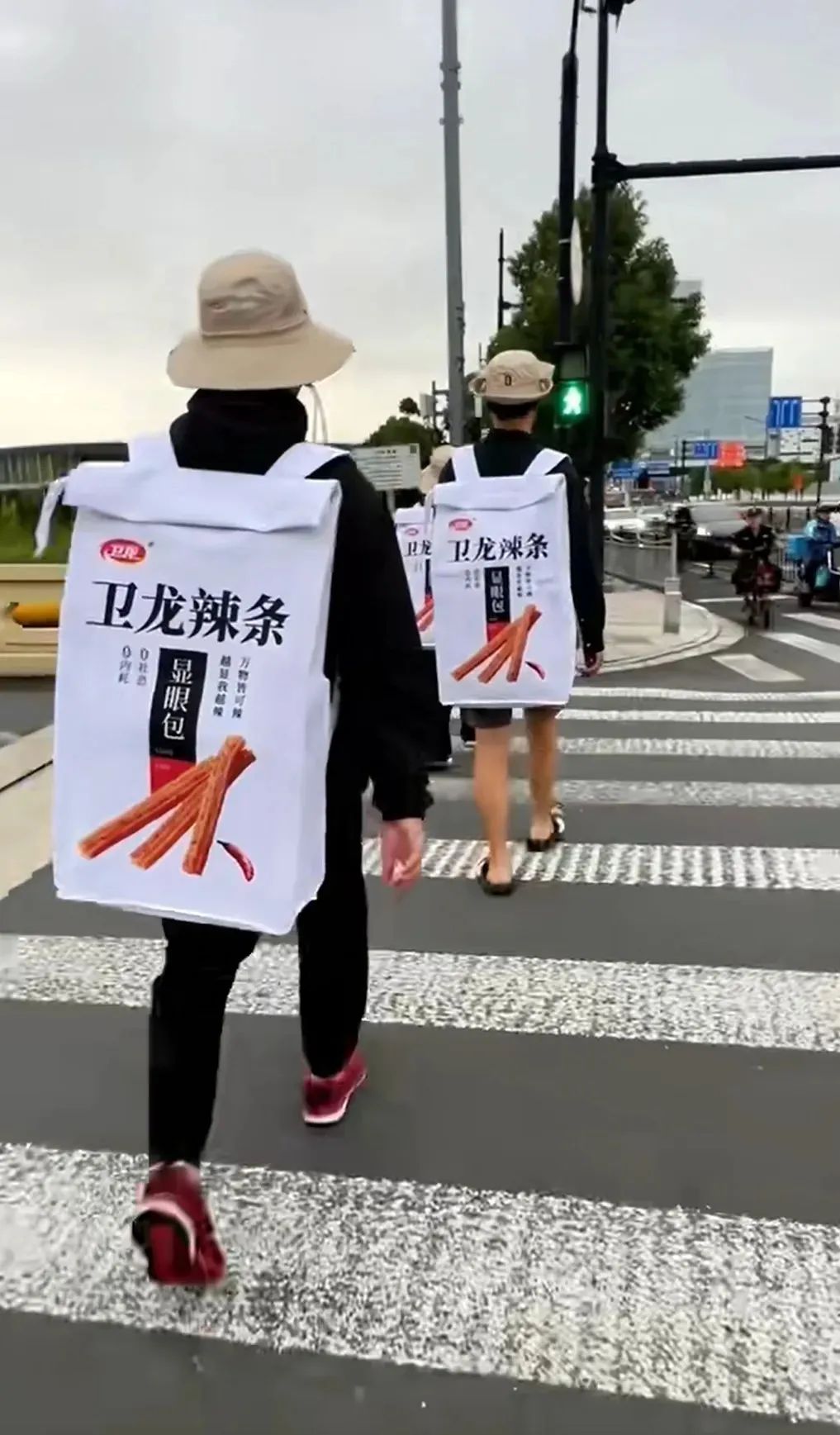 中汇设计:卫龙发布新品显眼包,简直了_营销_发布会_品牌