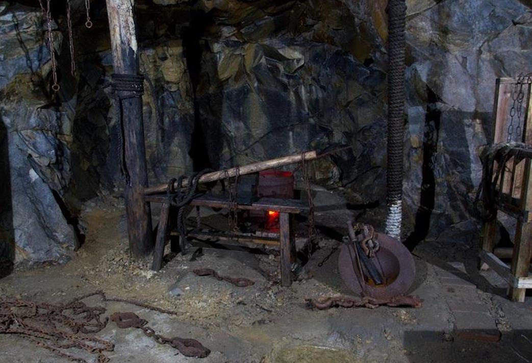 渣滓洞内部还原图其中张界是江苏江浦人.