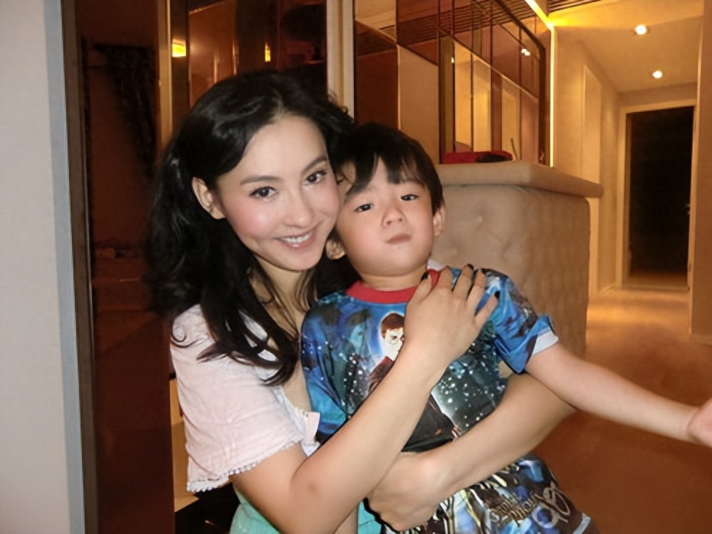 张柏芝隐忍多年成最大赢家,大儿子谢振轩喊话:谢霆锋和母亲复合_成功