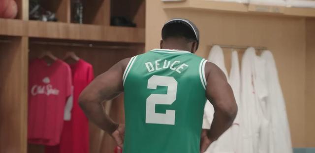 塔图姆参加冰桶秀,哈特戏耍后穿上deuce球衣,力挺76人遭轻视_凯尔特人