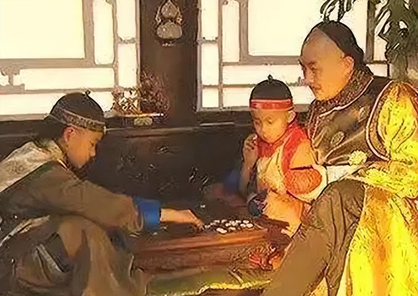 胤祕六岁那年康熙去世,此后这个小弟弟的日子也得到了雍正和乾隆两位