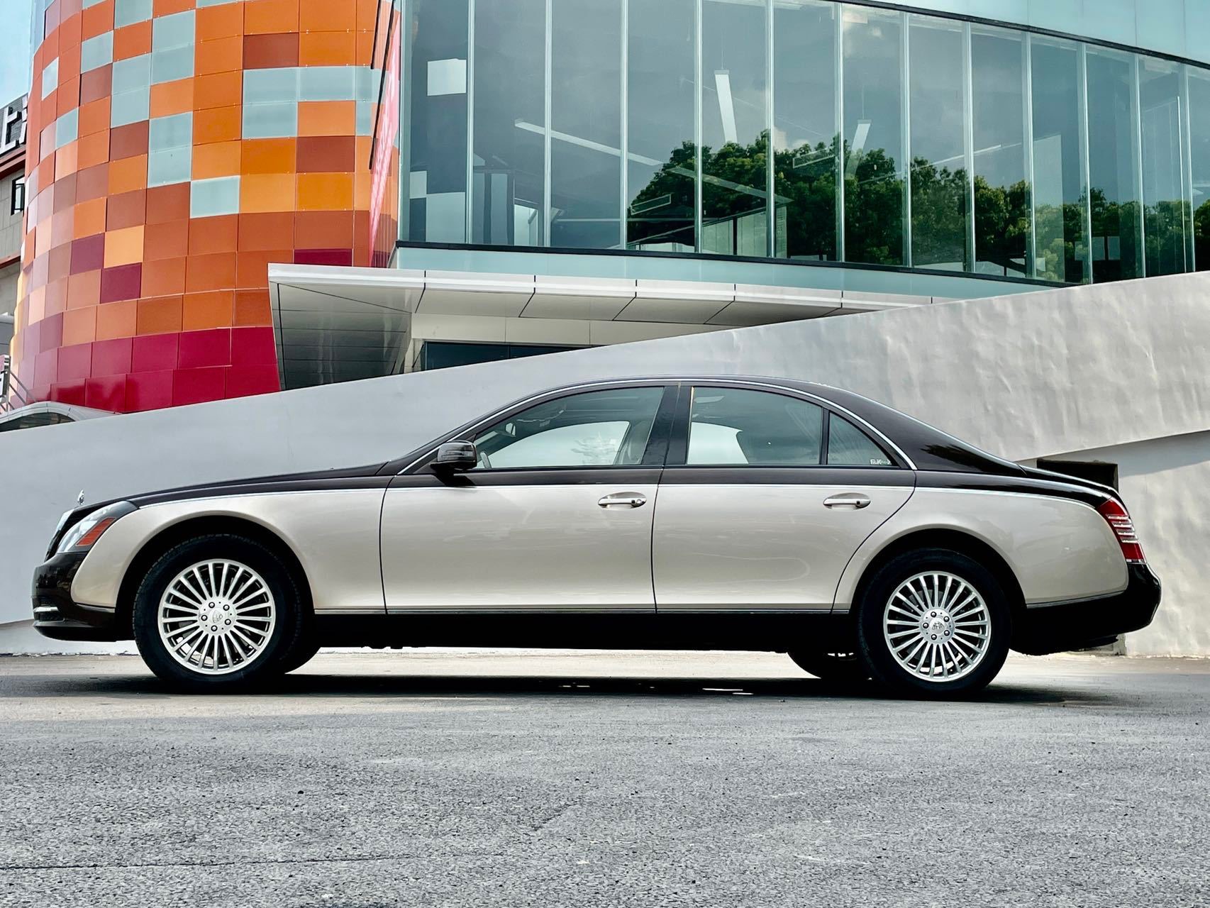 amg版迈巴赫57s,稀有产物,豪华与性能的完美结合_搜狐汽车_搜狐网